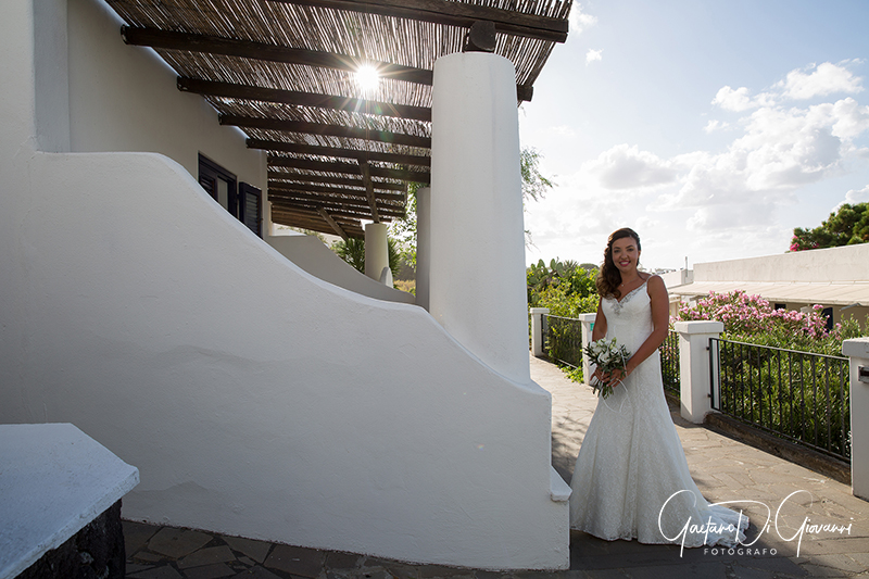 matrimonio a Stromboli: sposa con casa eoliana