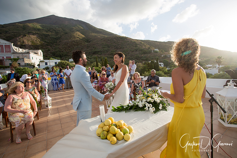 matrimonio a Stromboli: cerimonia in villa