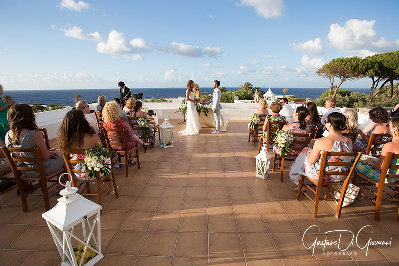 matrimonio a Stromboli: cerimonia in villa