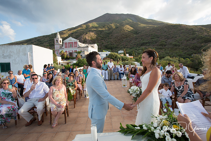 matrimonio a Stromboli: cerimonia in villa