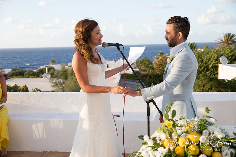 matrimonio a Stromboli: cerimonia in villa