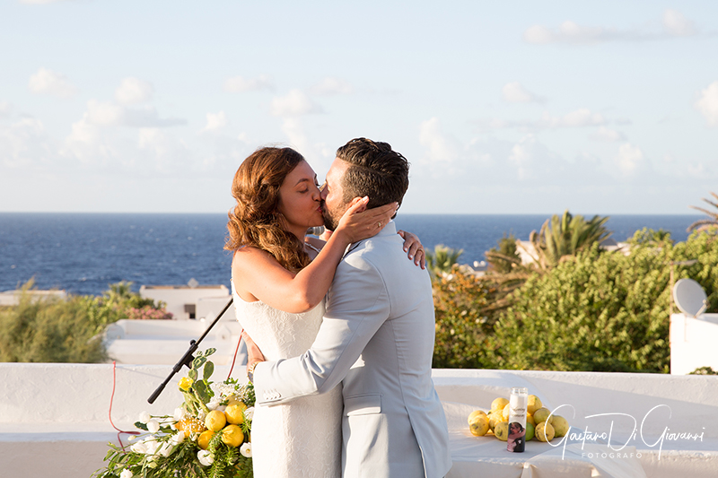 matrimonio a Stromboli: cerimonia in villa