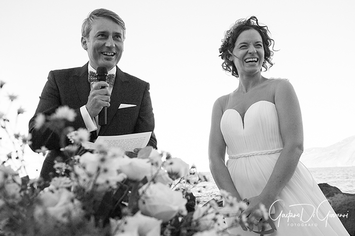 Matrimonio a Salina. faro di lingua cerimonia
