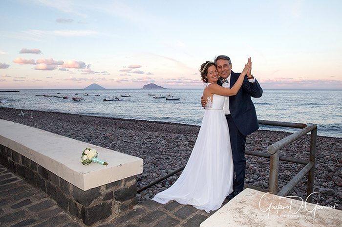 Matrimonio a Salina. giro dell'isola con gli sposi