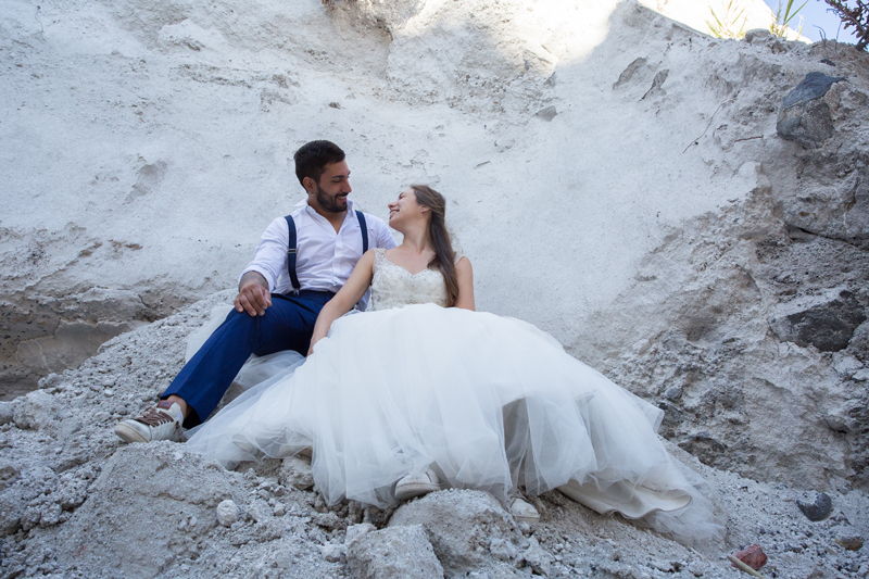 sposi felici matrimonio lipari cave di pomice