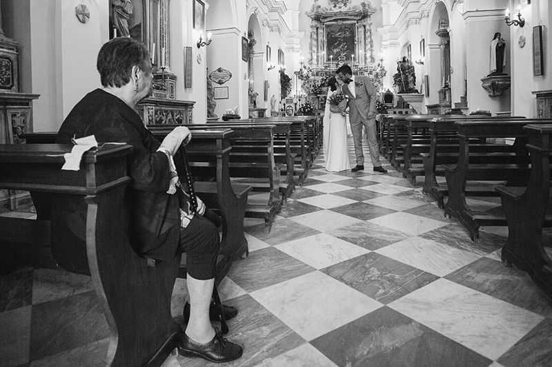 Matrimonio a Lipari: sposi escono dalla chiesa