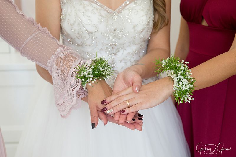 Matrimonio a Lipari: mani sposa e damigelle