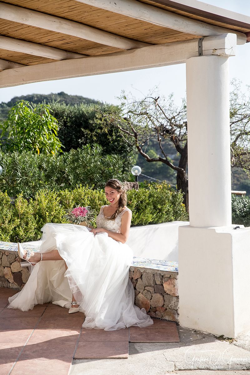 Matrimonio a Lipari: sposa sorridente