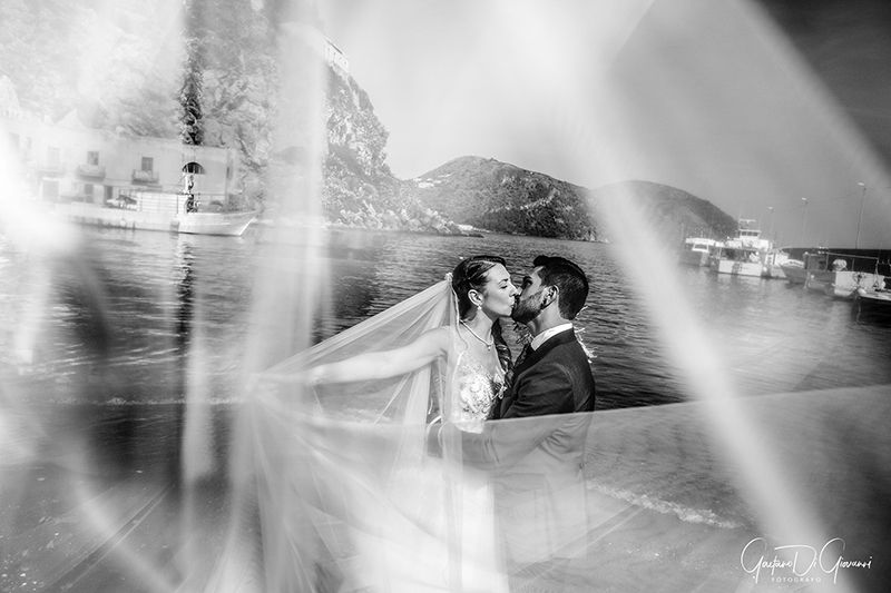 Matrimonio a Lipari: sposi con velo