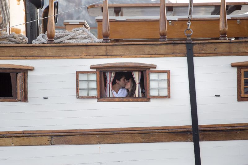 Matrimonio a Lipari futuri sposi in imbarcazione d'epoca