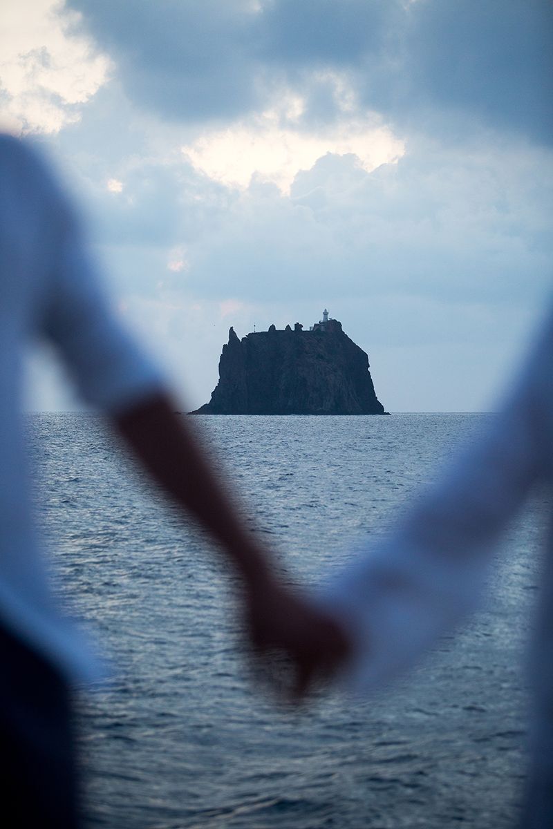 Matrimonio a Stromboli: alba a strombolicchio