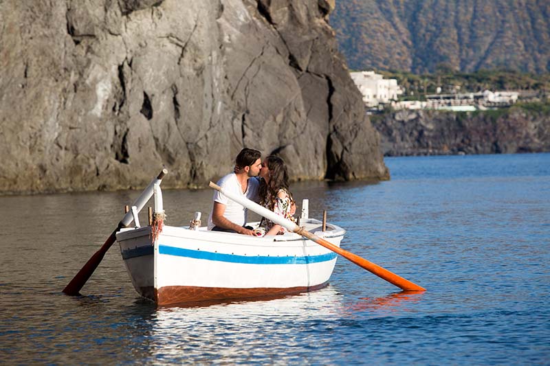 matrimonio a lipari ,sposi in barca