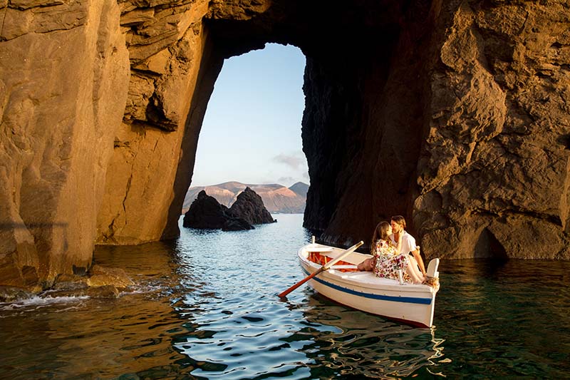 matrimonio a lipari ,sposi in barca