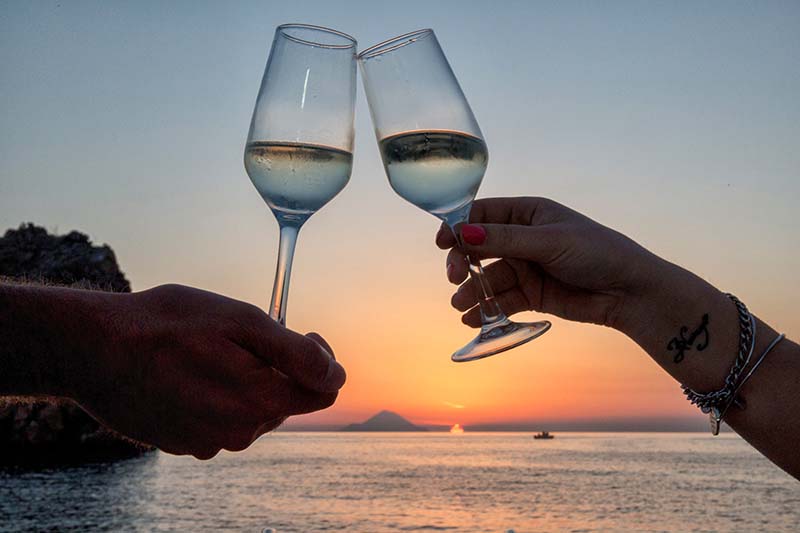 matrimonio a lipari ,brindisi al tramonto