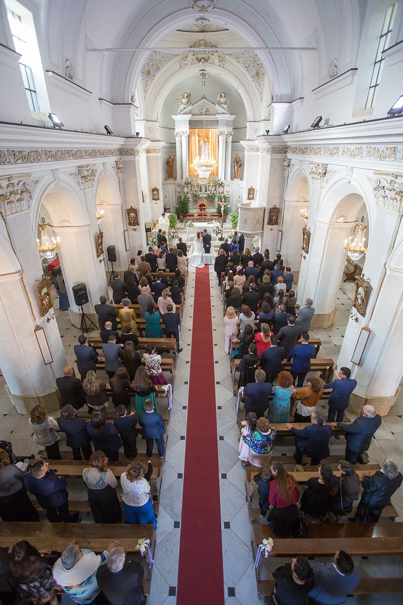 matrimonio a Salina: sposi in chiesa a leni
