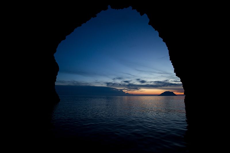 tramonto da grotta bue marino filicudi